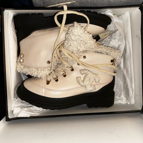 CHANEL women’s boots - Picture 2 of 3